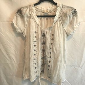 Short sleeved gauzy top